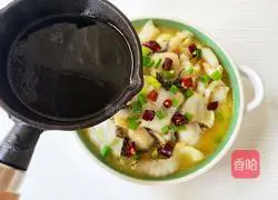 Illustration of how to make pickled fish in golden soup 14