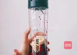 Illustration of how to make dragon fruit milkshake 1