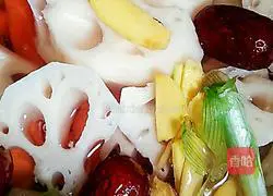 Rice cooker lotus root, carrot and pork ribs soup recipe 4