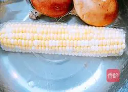 Illustration of how to make black chicken soup 5