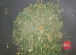 Illustration of how to make fried eggs with green pepper 4