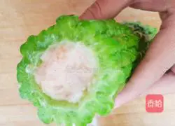 Illustration of how to make fried and stuffed bitter melon 4