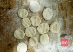 Illustration of how to make green pumpkin buns with minced meat 13