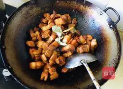 Illustration of how to make braised pork and tofu in a casserole 7