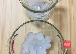 Illustration of how to make cherry coconut milkshake 6