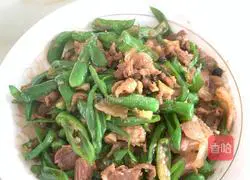 Illustration of how to make fried pork with chili pepper 5