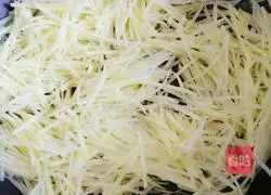 Illustration of how to make fried potato shreds 7