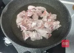 Illustration of how to make yam and corn spareribs soup 2