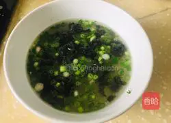 Illustration of how to make chicken soup wontons 7