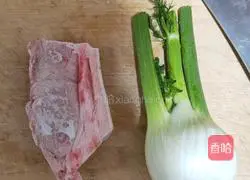 Illustration of how to make stir-fried meat with fennel root 1