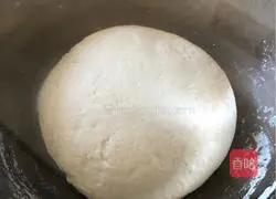 Illustration of how to make large flower rolls 6