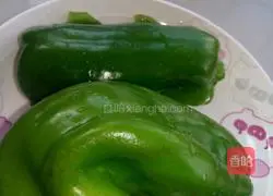 Illustration of how to make fried green pepper with sliced meat 1