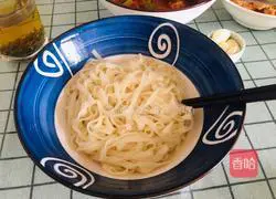 Illustration of how to make noodles with chicken, shiitake mushrooms and diced potatoes 12