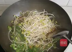 Recipe for Stir-fried Udon with Shredded Pork 3
