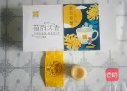 linden tree Illustration of how to make honey golden chrysanthemum tea 1