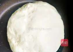 Illustration of how to make sauce-flavored flower rolls 4