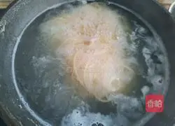 Illustration of how to make tomato meat sauce pasta 7