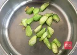 Illustration of how to make shrimp and loofah stew 6