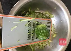 Illustration of how to make cucumber stuffed dumplings 2