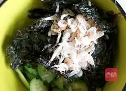 Illustration of how to make enoki mushroom and seaweed soup 5