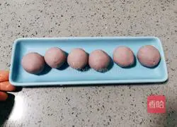 Illustration of how to make cocoa taro paste shell buns 4