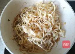 Illustration of how to make fried pancakes with sauce 7