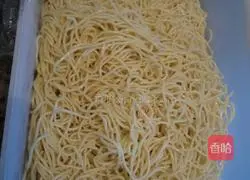 Illustration of how to make Korean cold noodles 3