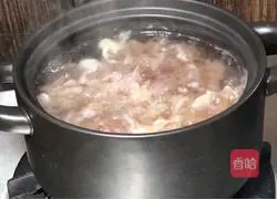 Illustration of how to make pumpkin, white fungus and lotus seed soup 3