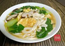 Illustration of how to make vegetable and egg noodle soup 10