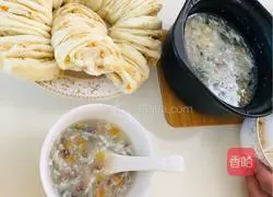 Illustration of how to make large flower rolls 21