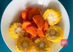 Illustration of how to make pork ribs and corn soup in a clay pot 2