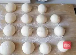 Illustration of how to make big and round white steamed buns 5