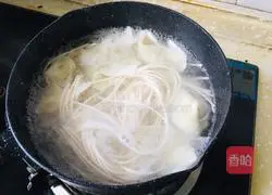 Illustration of how to make chicken soup wonton noodles 4