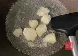 Illustration of how to make rock sugar honey kumquat 3