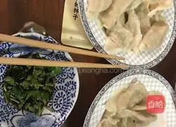 Illustration of how to make celery and mushroom meat dumplings 6