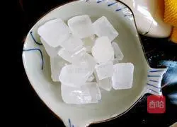 Illustration of how to make hawthorn and white fungus soup 5