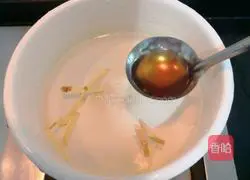 Illustration of how to make mushroom and wolfberry lean meat soup 11