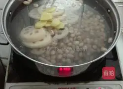 Lotus root Peanut pork ribs soup recipe 5