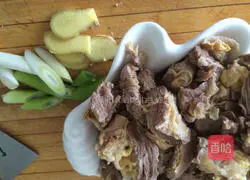 Illustration of how to stew beef brisket with potatoes and tomatoes 4