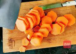 Spinach, Carrot and Seaweed Soup Recipe Illustration 10