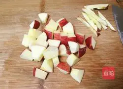 Illustration of how to make hawthorn stewed apples 4