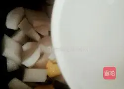 Illustration of how to make pig's feet stewed with radish 12