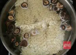 Mushroom noodles Illustration of how to do it 1