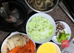 Illustration of how to make cucumber and egg soup (emerald gold inlaid with jade) 2