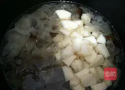 Illustration of how to make white fungus stewed with peach gum 7