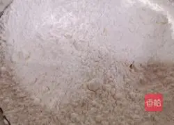 Illustration of how to make shredded radish beef pie 1