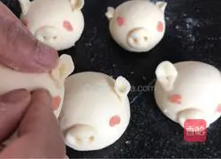 Illustration of how to make three-haired piglets 13 