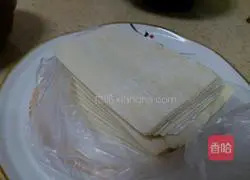 Illustration of how to make shrimp wontons 1