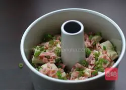 Illustration of how to make shredded scallions and bacon wraps 12