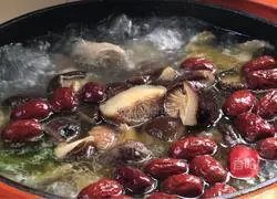 Red Dates, Mushrooms and Chicken Soup Illustration of how to do it 10